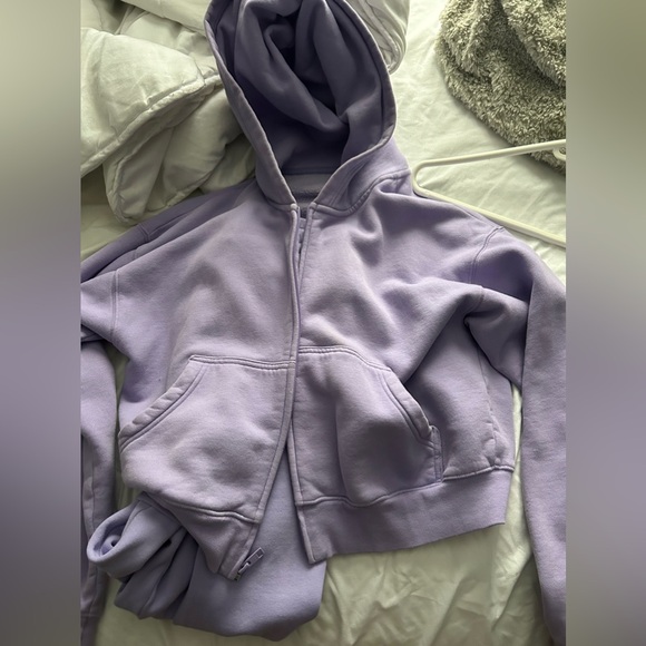 Aritizia Sweatsuit - Picture 1 of 3